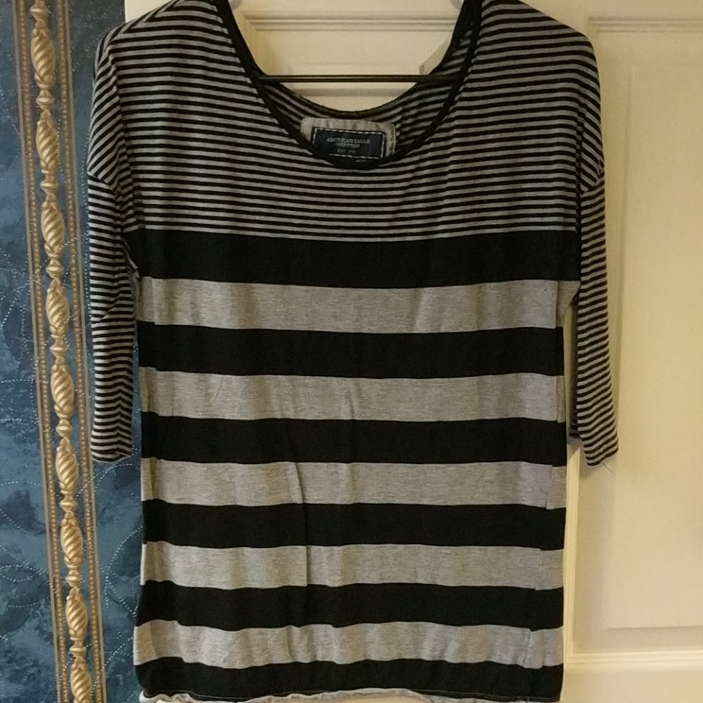 4/$12 GUC American Eagle striped 3/4 sleeve shirt
